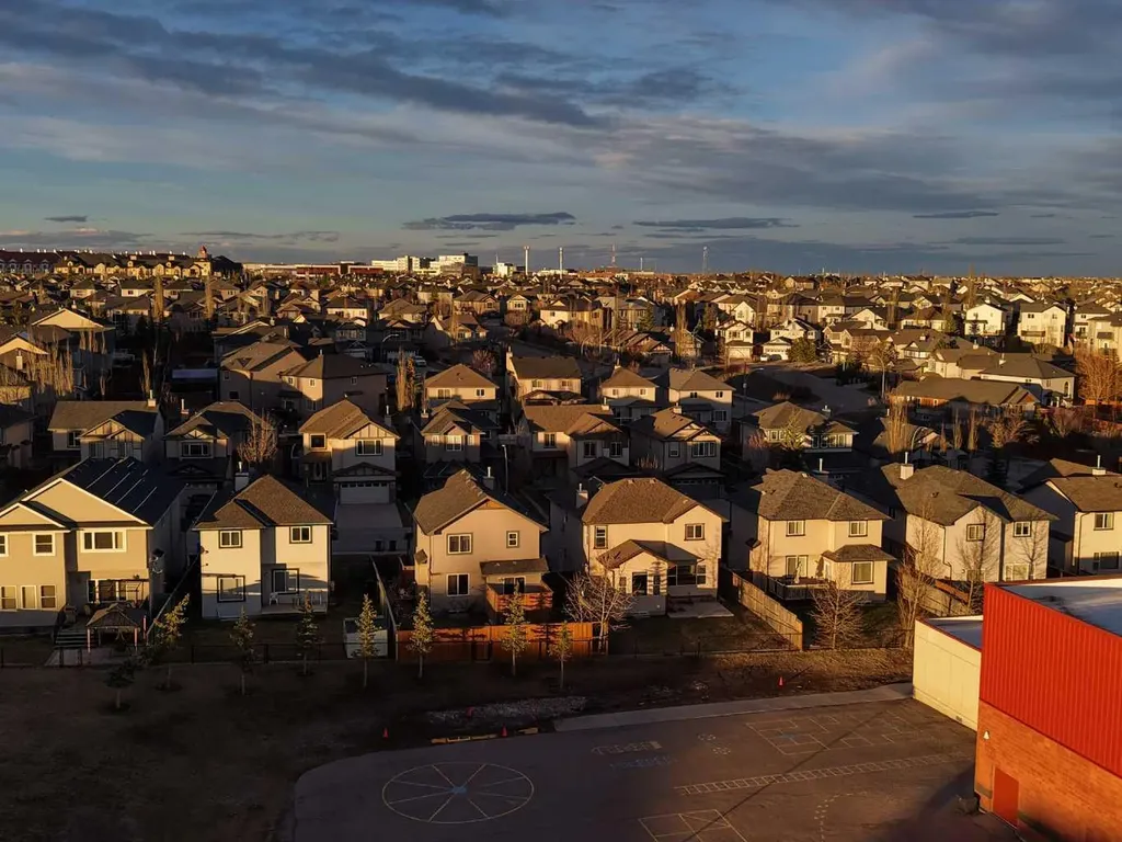 17 Royal Birch Way NW Calgary AB T3G 5X8