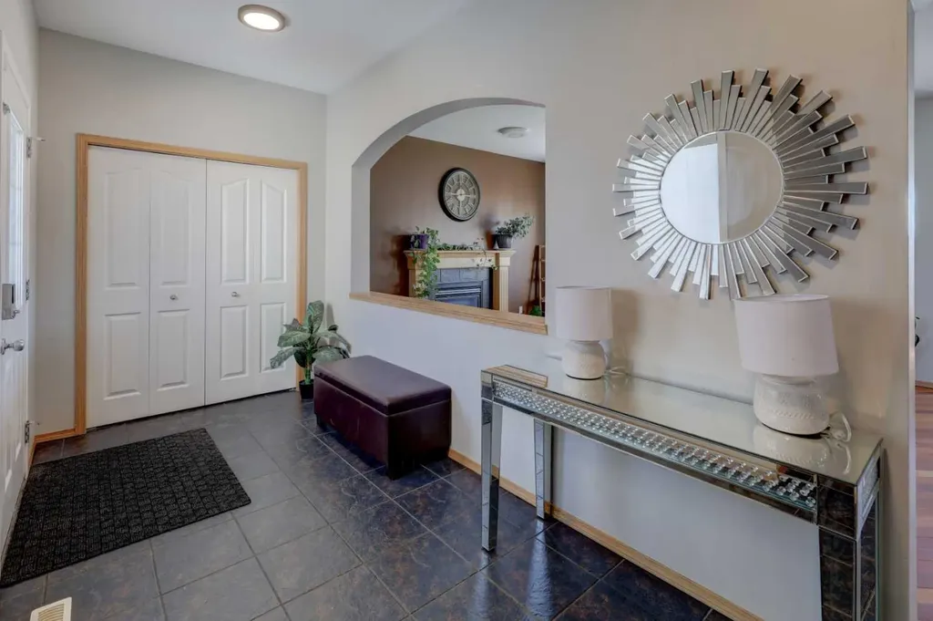 17 Royal Birch Way NW Calgary AB T3G 5X8