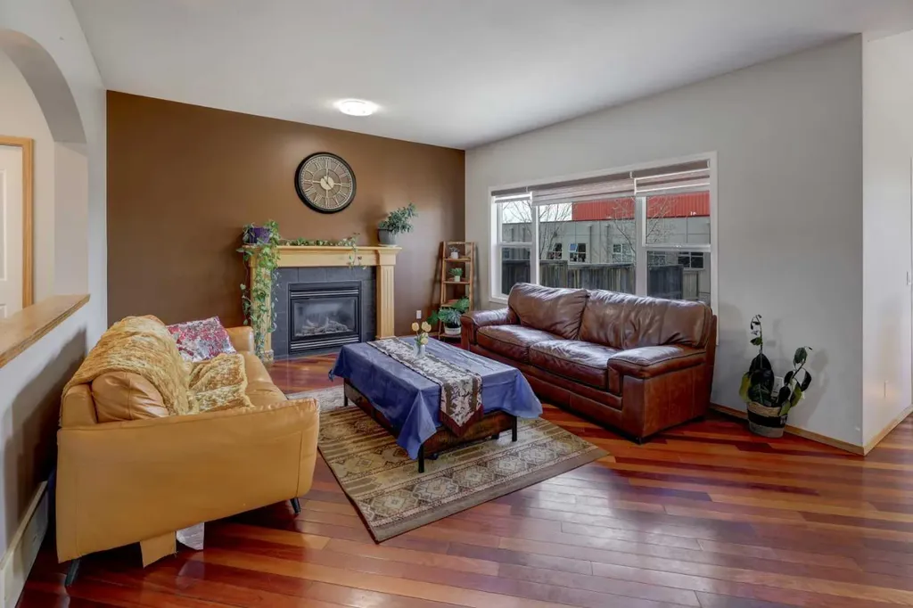 17 Royal Birch Way NW Calgary AB T3G 5X8