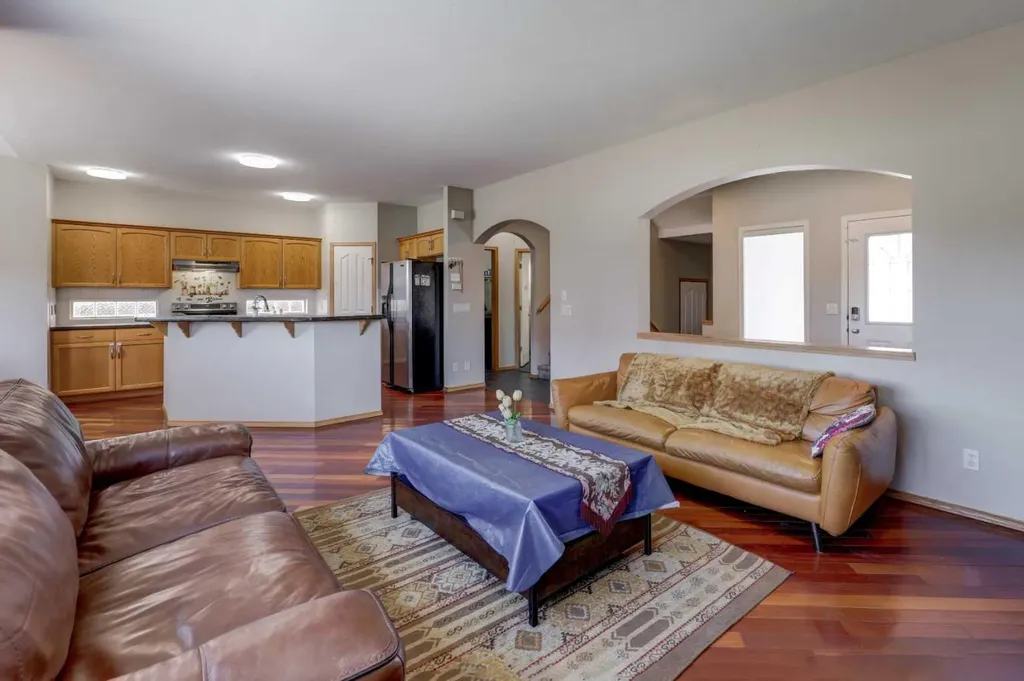17 Royal Birch Way NW Calgary AB T3G 5X8