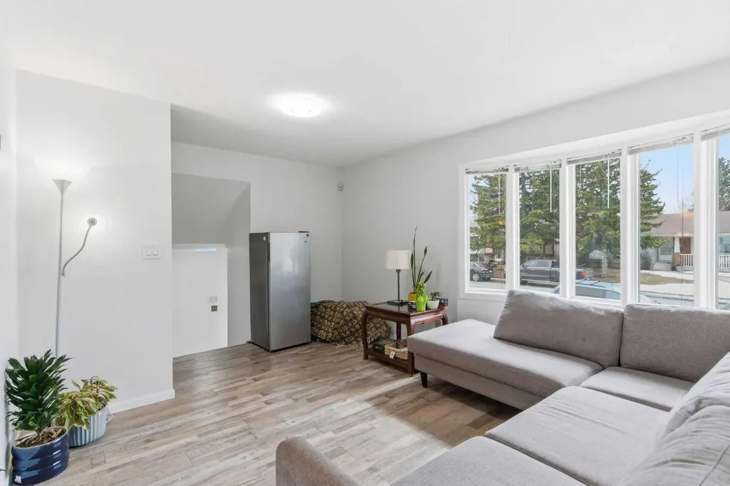 5048 Dalhart Road NW Calgary AB T3A 1V8