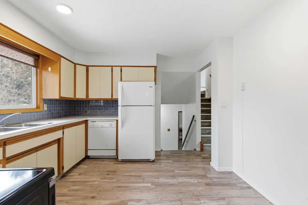 5048 Dalhart Road NW Calgary AB T3A 1V8