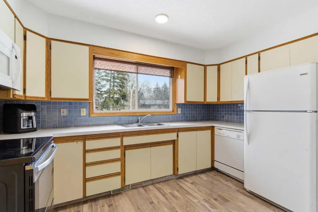 5048 Dalhart Road NW Calgary AB T3A 1V8