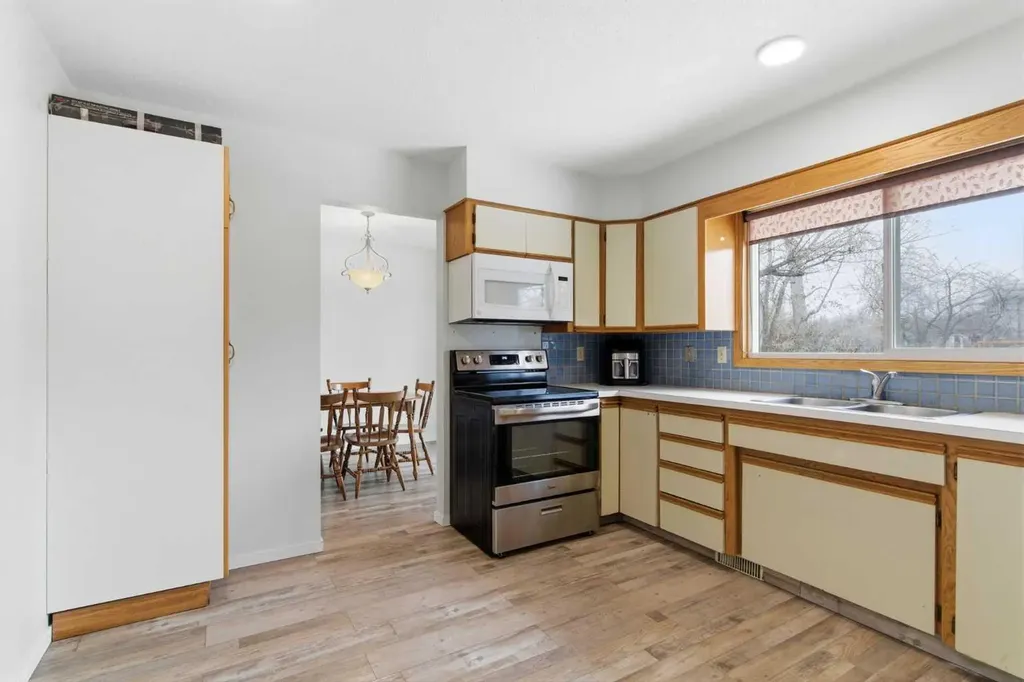 5048 Dalhart Road NW Calgary AB T3A 1V8