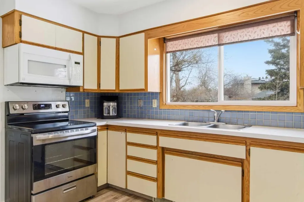 5048 Dalhart Road NW Calgary AB T3A 1V8