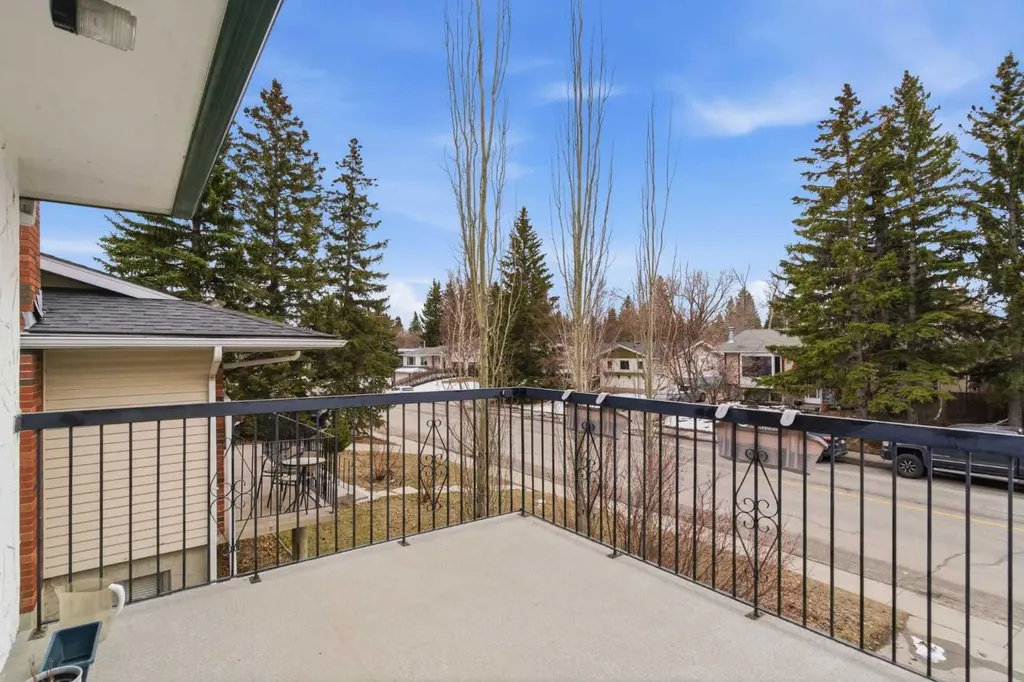 5048 Dalhart Road NW Calgary AB T3A 1V8