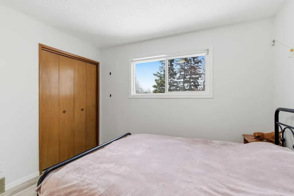 5048 Dalhart Road NW Calgary AB T3A 1V8