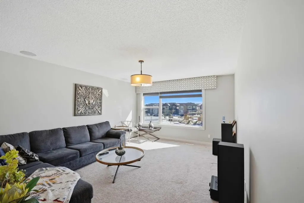 21 Savanna Green NE Calgary AB T3J0V9