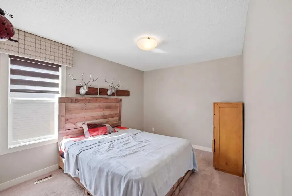 21 Savanna Green NE Calgary AB T3J0V9