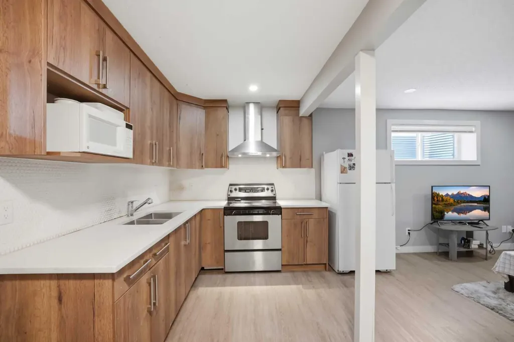 21 Savanna Green NE Calgary AB T3J0V9