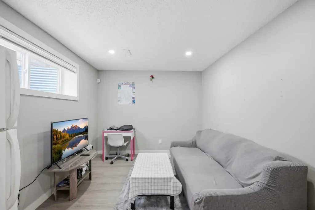 21 Savanna Green NE Calgary AB T3J0V9