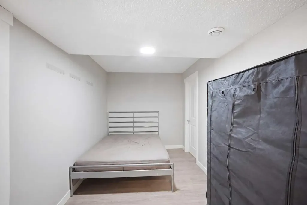 21 Savanna Green NE Calgary AB T3J0V9