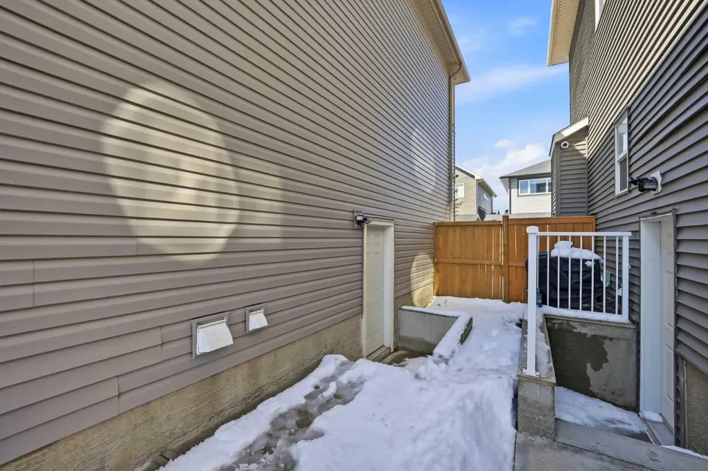 21 Savanna Green NE Calgary AB T3J0V9