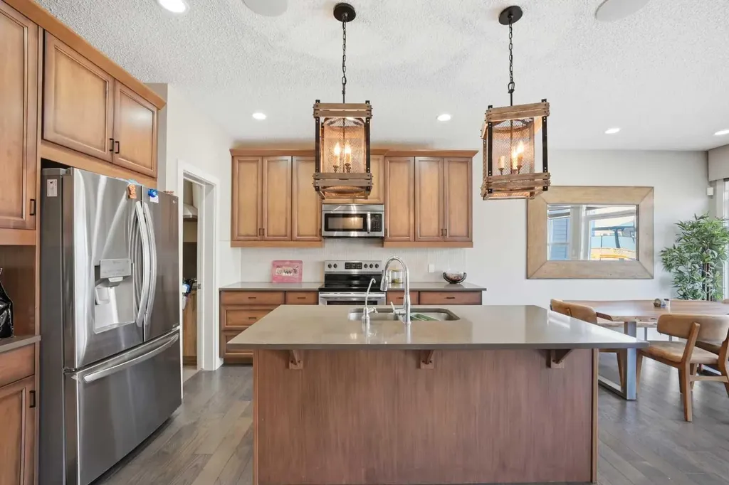 21 Savanna Green NE Calgary AB T3J0V9
