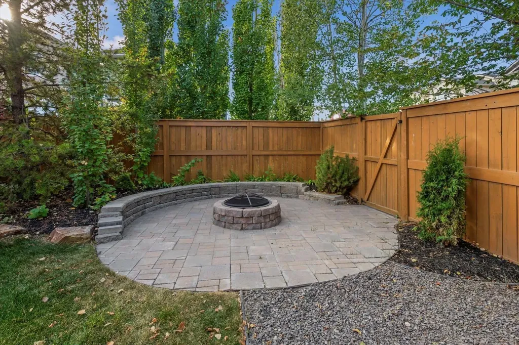 133 Sage Valley Close NW Calgary AB T3R 0E3
