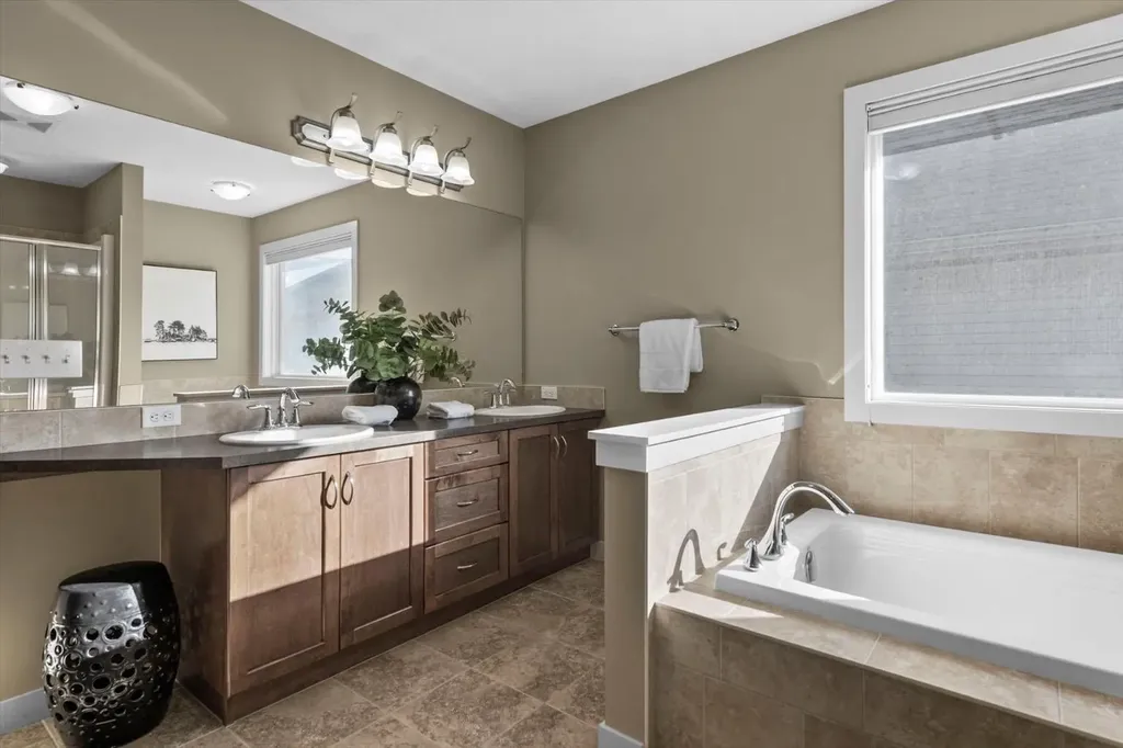 133 Sage Valley Close NW Calgary AB T3R 0E3