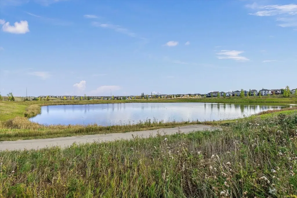 133 Sage Valley Close NW Calgary AB T3R 0E3