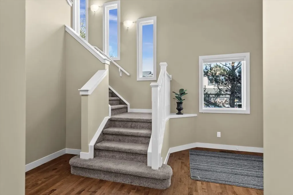 133 Sage Valley Close NW Calgary AB T3R 0E3