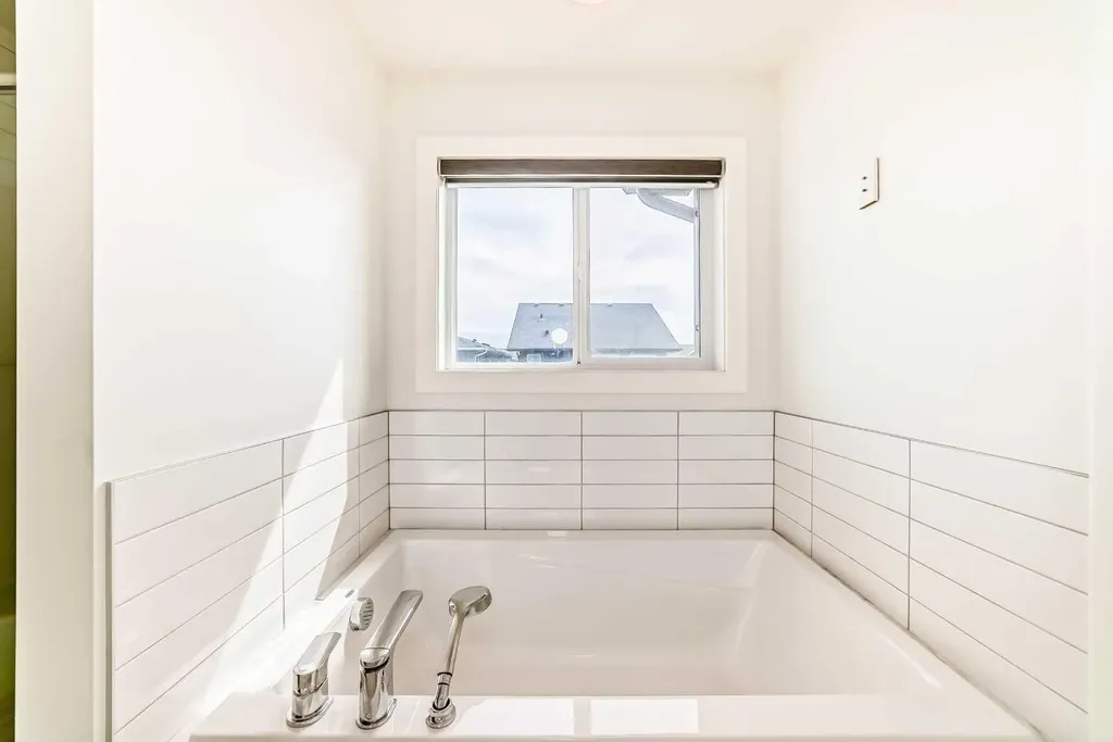 84 Evansfield Close NW Calgary AB T3P 1V7