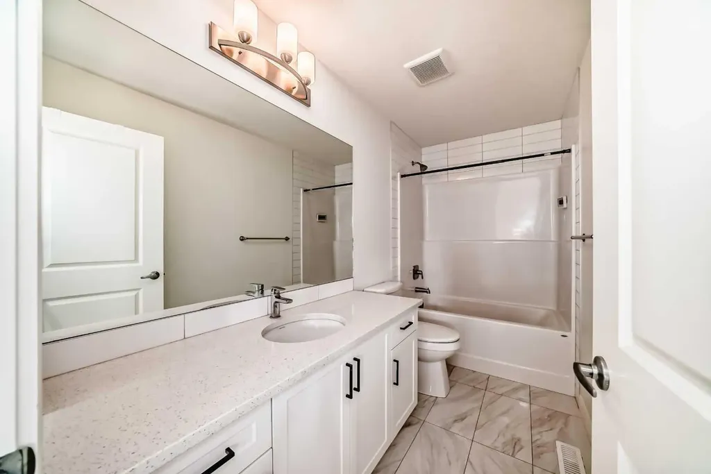 84 Evansfield Close NW Calgary AB T3P 1V7