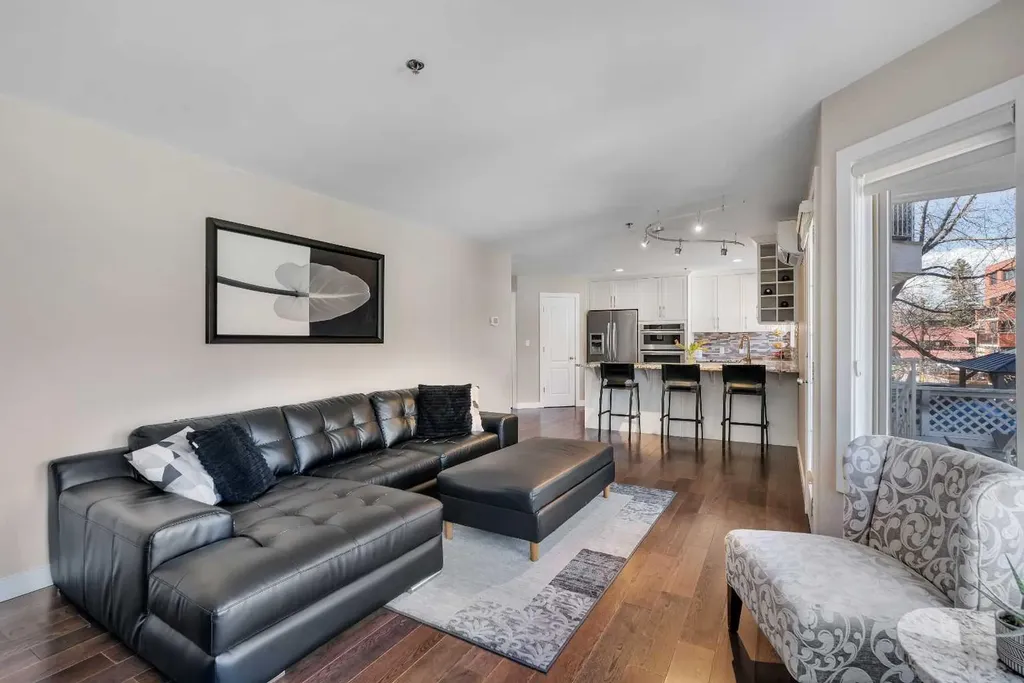 916 19 Avenue SW Calgary AB T2T 0H7