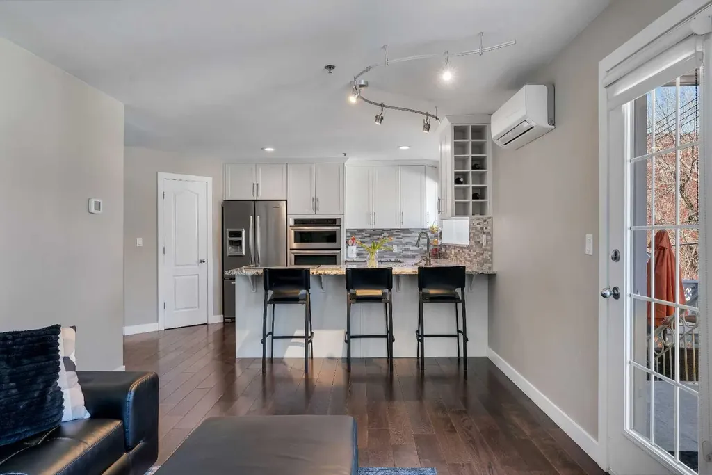 916 19 Avenue SW Calgary AB T2T 0H7