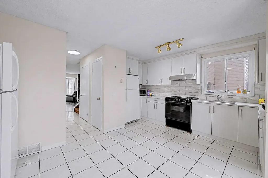 48 Whitworth Way NE Calgary AB T1Y 6A8