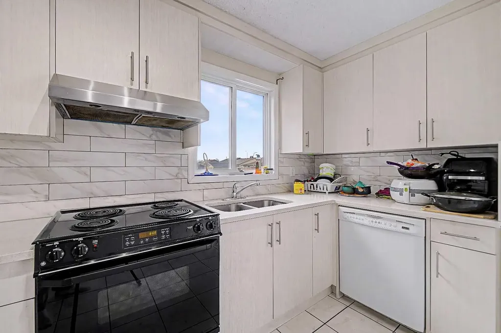 48 Whitworth Way NE Calgary AB T1Y 6A8