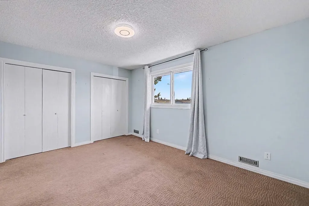 48 Whitworth Way NE Calgary AB T1Y 6A8