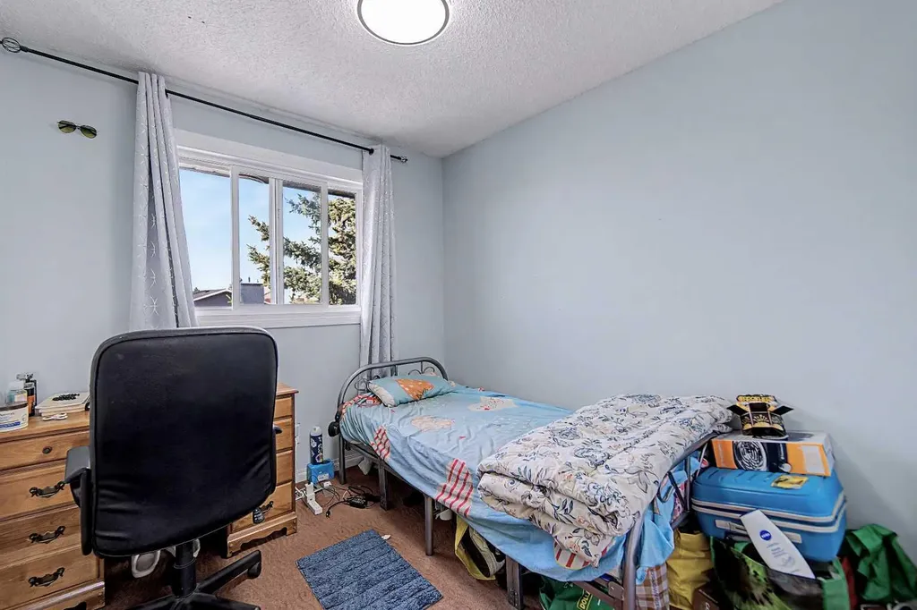 48 Whitworth Way NE Calgary AB T1Y 6A8