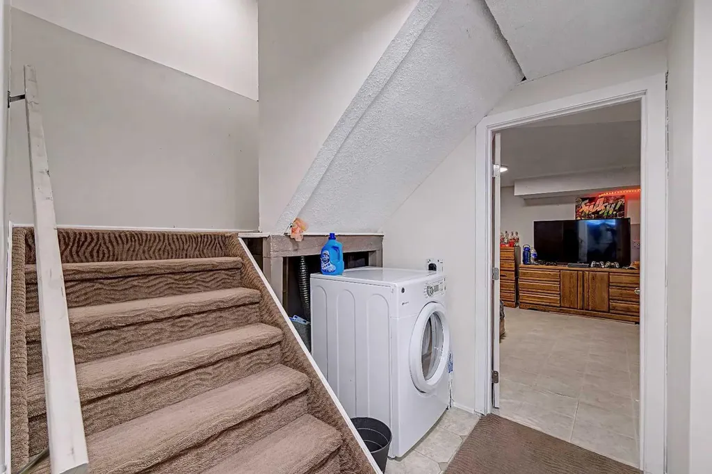48 Whitworth Way NE Calgary AB T1Y 6A8
