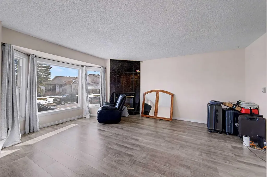 48 Whitworth Way NE Calgary AB T1Y 6A8