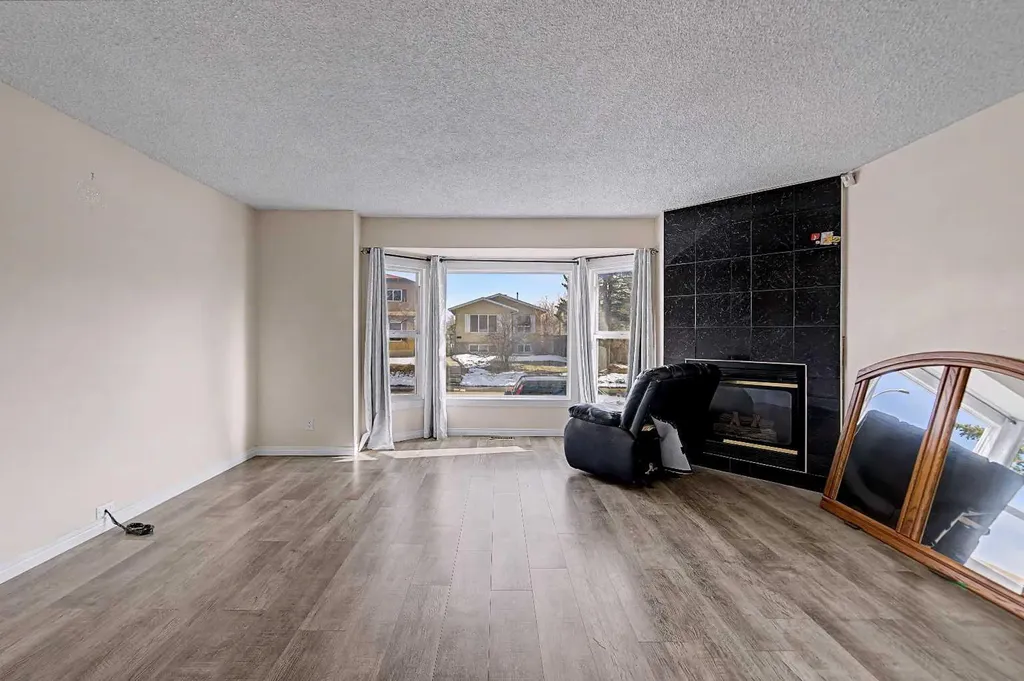 48 Whitworth Way NE Calgary AB T1Y 6A8