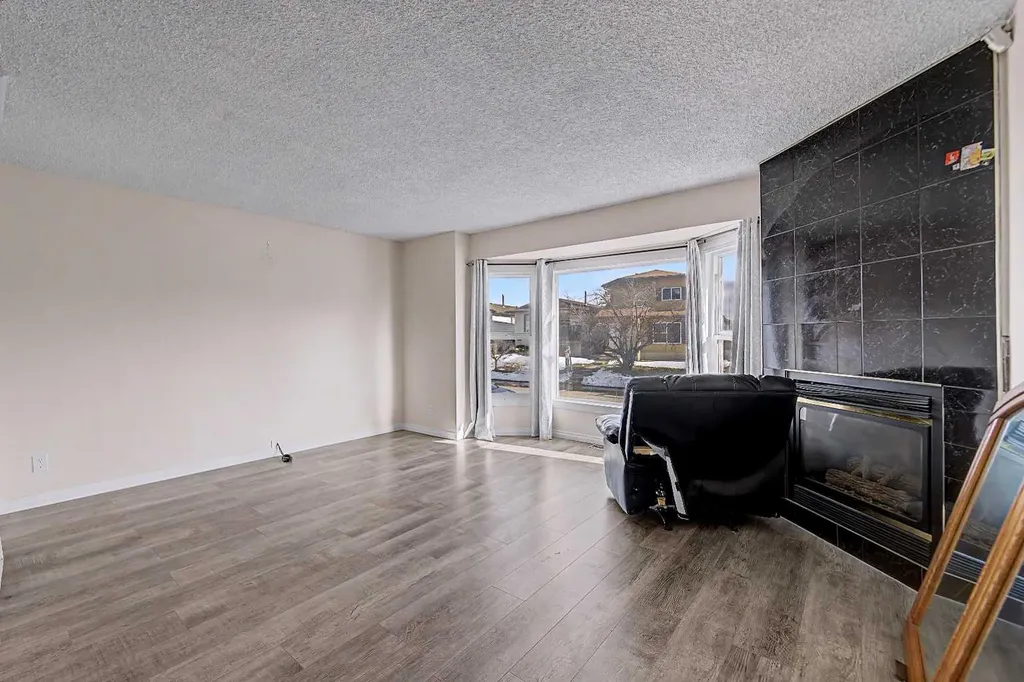 48 Whitworth Way NE Calgary AB T1Y 6A8