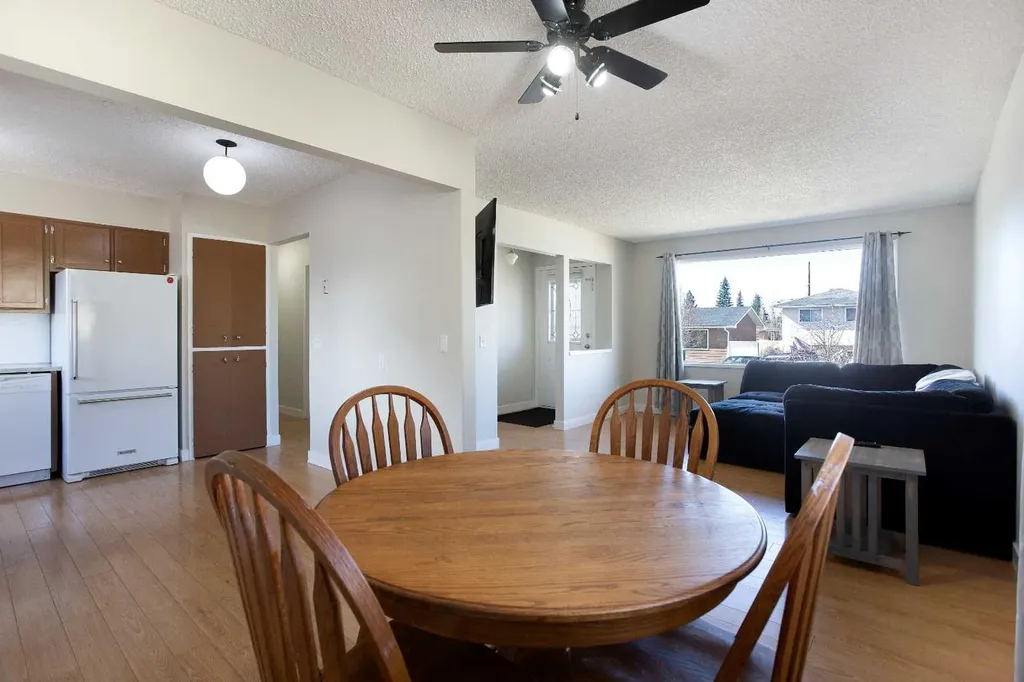 23 Queen Isabella Close SE Calgary AB T2J 3R2