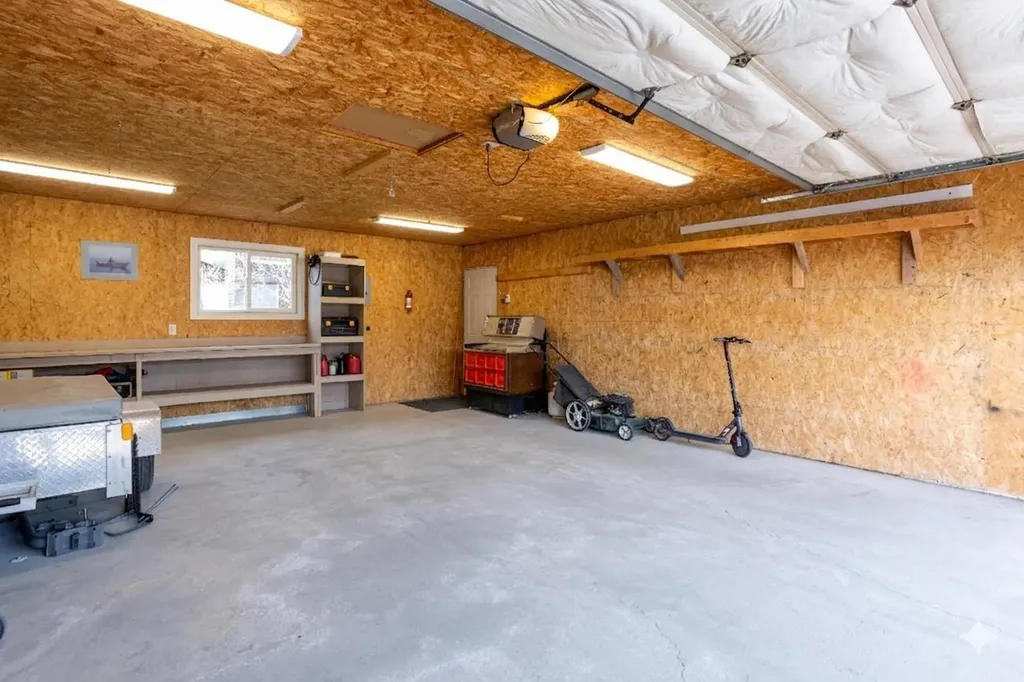 23 Queen Isabella Close SE Calgary AB T2J 3R2