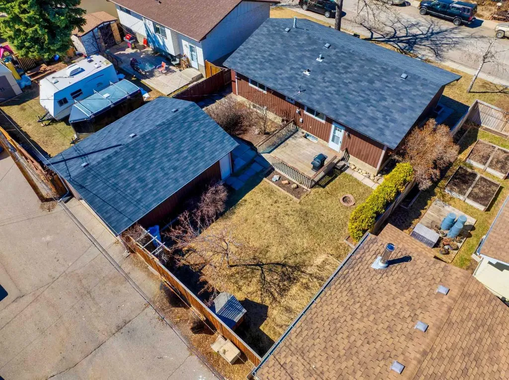 23 Queen Isabella Close SE Calgary AB T2J 3R2