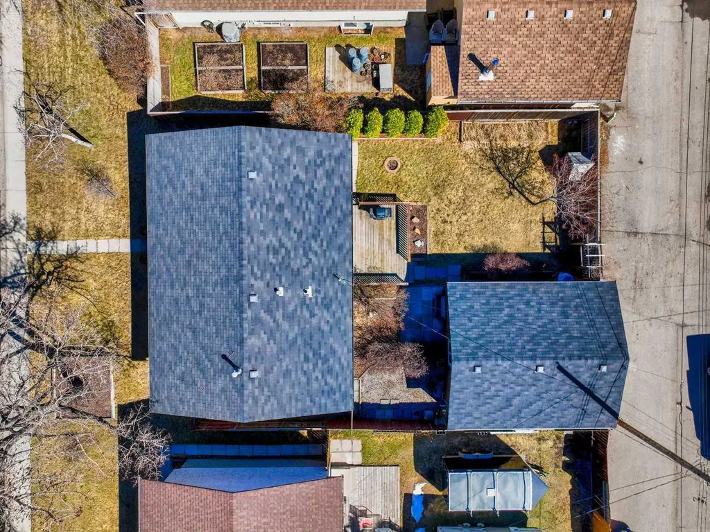 23 Queen Isabella Close SE Calgary AB T2J 3R2