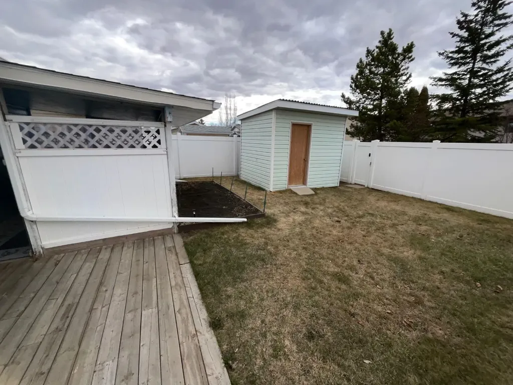 35 Ellis Street Red Deer AB T4R 2C8