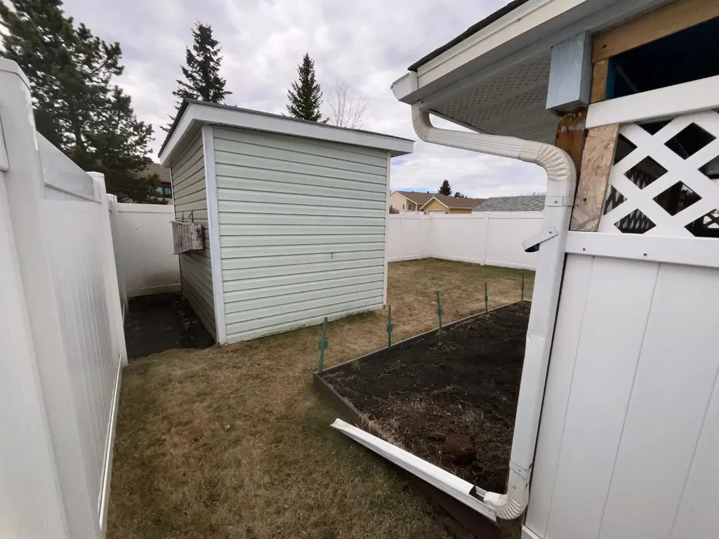 35 Ellis Street Red Deer AB T4R 2C8