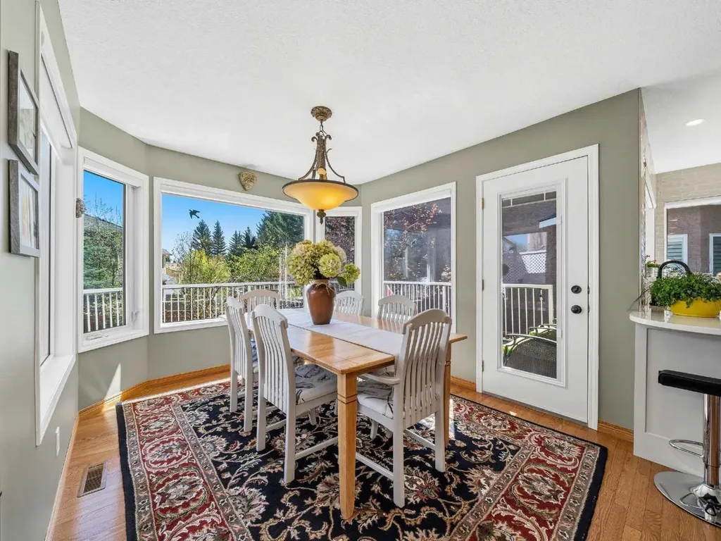 208 Shawnee Gardens SW Calgary AB T2Y 2V1