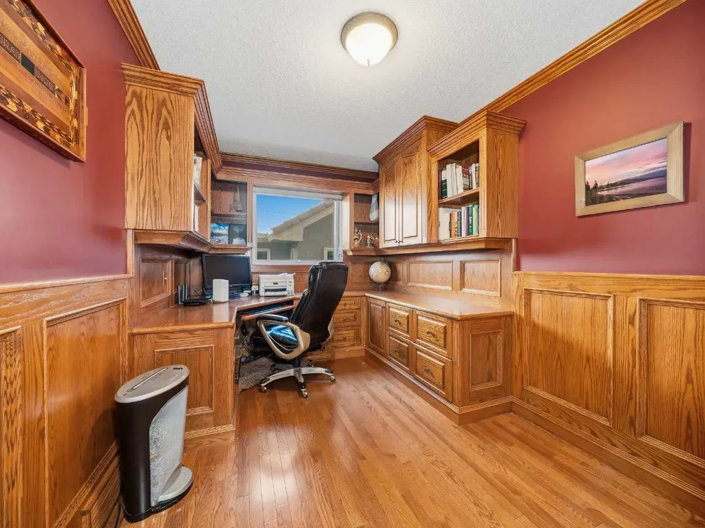 208 Shawnee Gardens SW Calgary AB T2Y 2V1