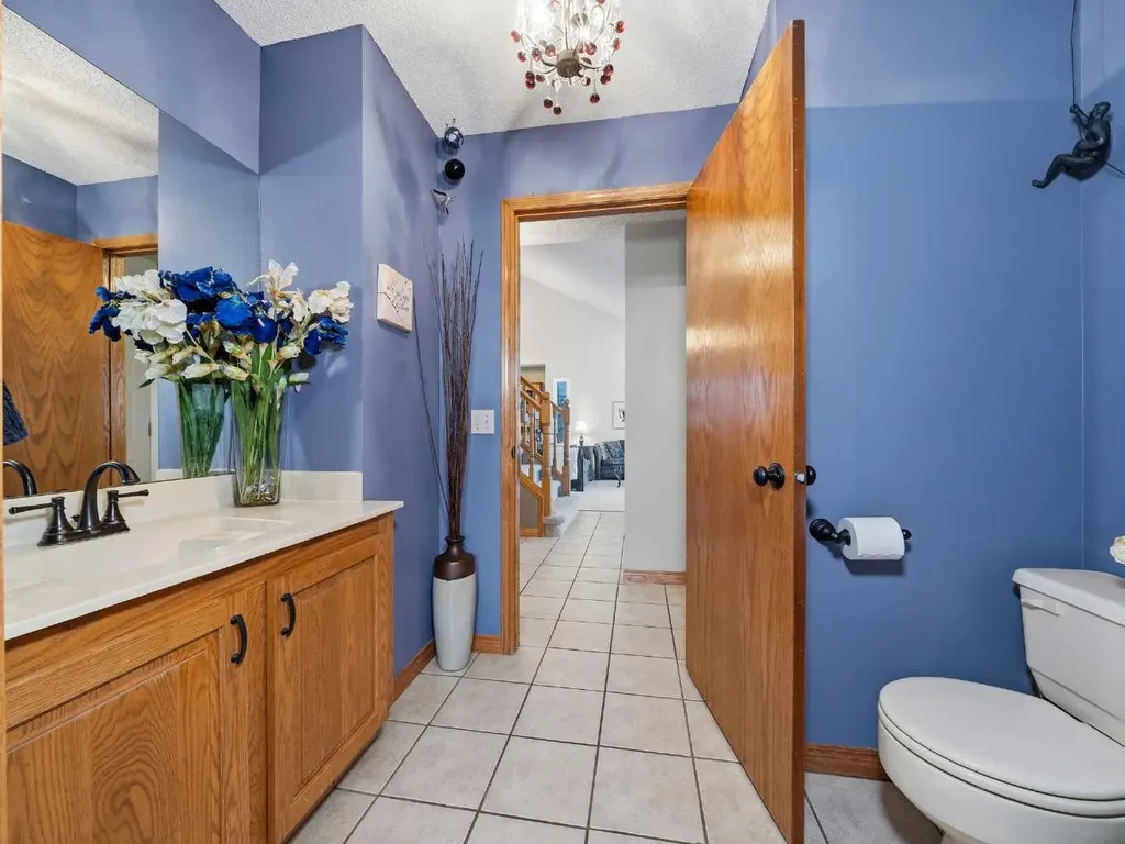 208 Shawnee Gardens SW Calgary AB T2Y 2V1