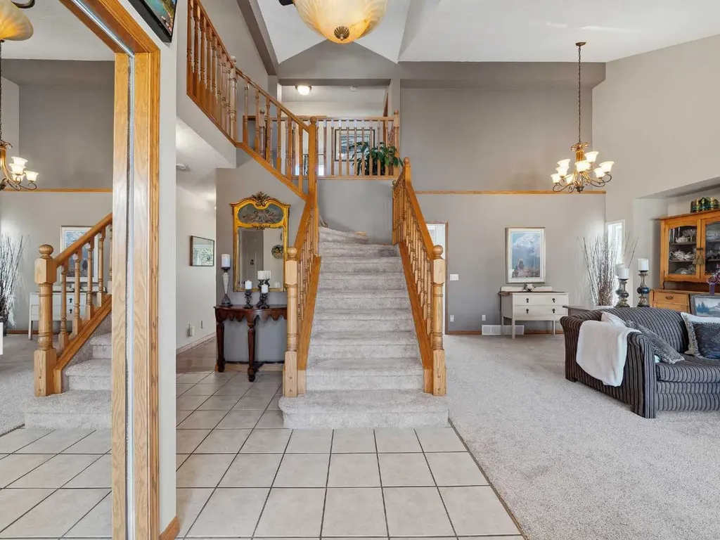 208 Shawnee Gardens SW Calgary AB T2Y 2V1