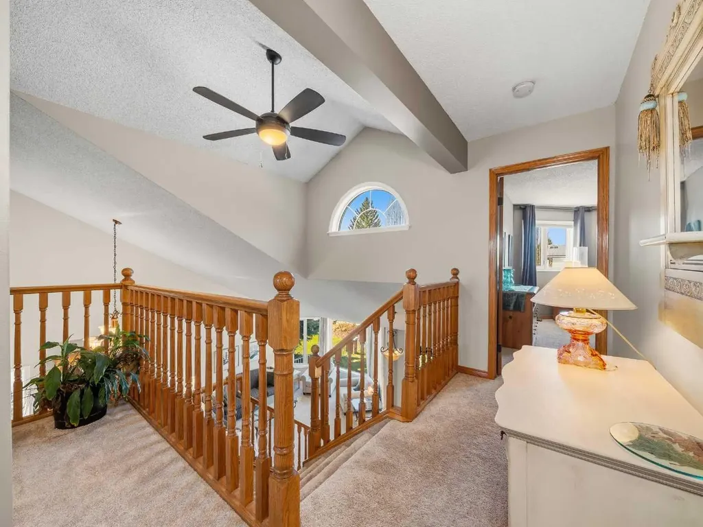 208 Shawnee Gardens SW Calgary AB T2Y 2V1