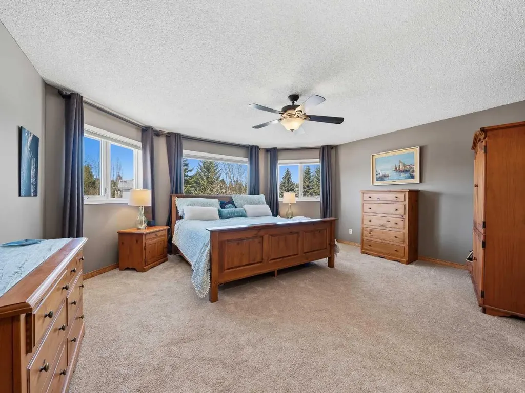 208 Shawnee Gardens SW Calgary AB T2Y 2V1