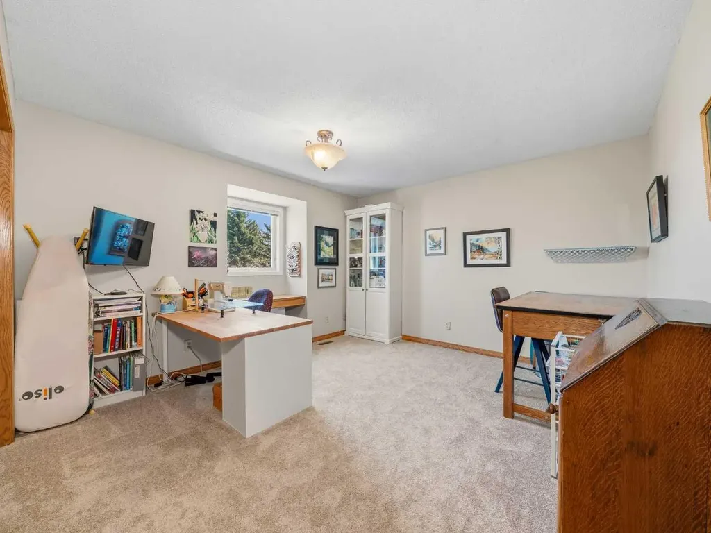 208 Shawnee Gardens SW Calgary AB T2Y 2V1