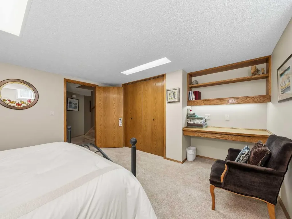 208 Shawnee Gardens SW Calgary AB T2Y 2V1