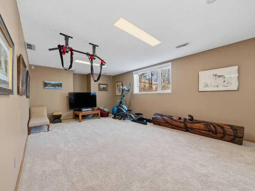 208 Shawnee Gardens SW Calgary AB T2Y 2V1