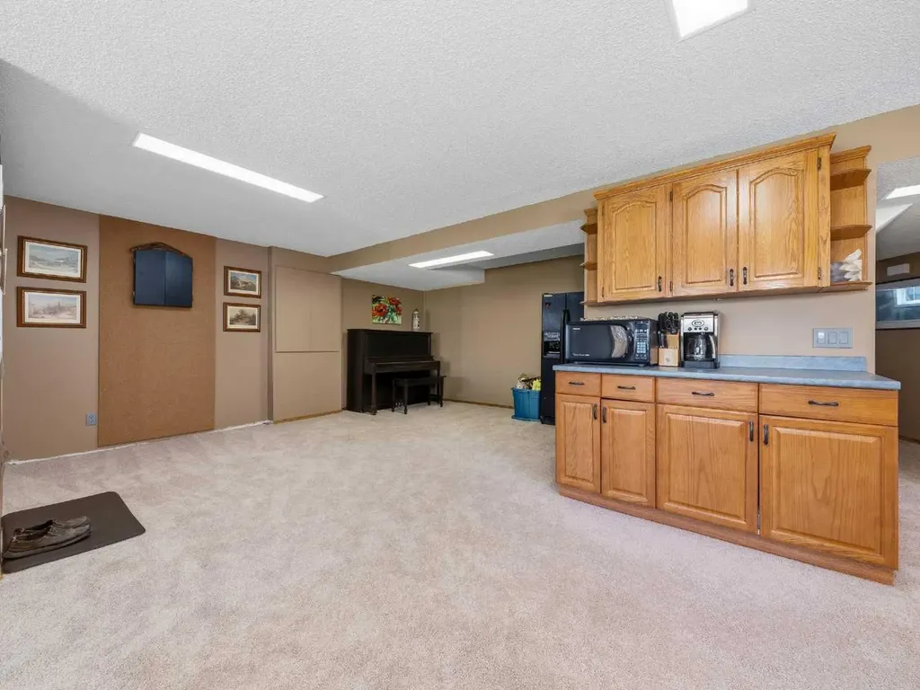 208 Shawnee Gardens SW Calgary AB T2Y 2V1